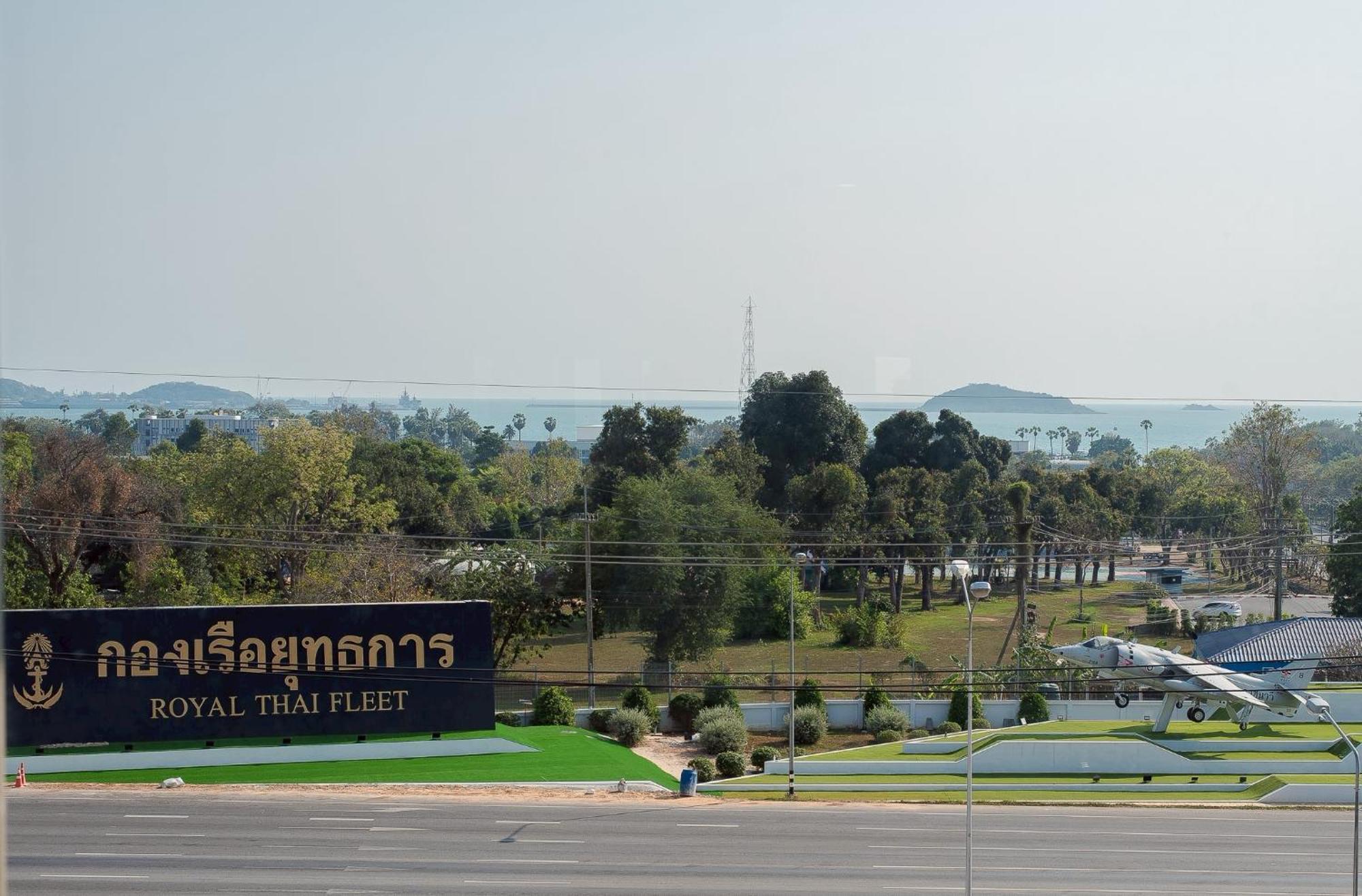 The Navy House Hotel Sattahip Exterior photo