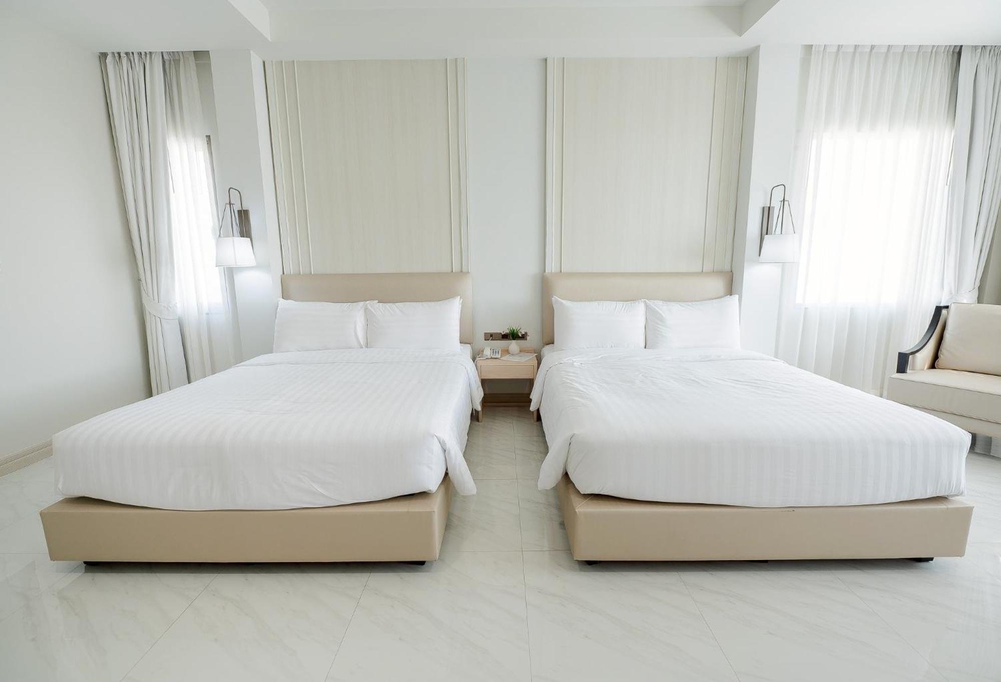 The Navy House Hotel Sattahip Exterior photo