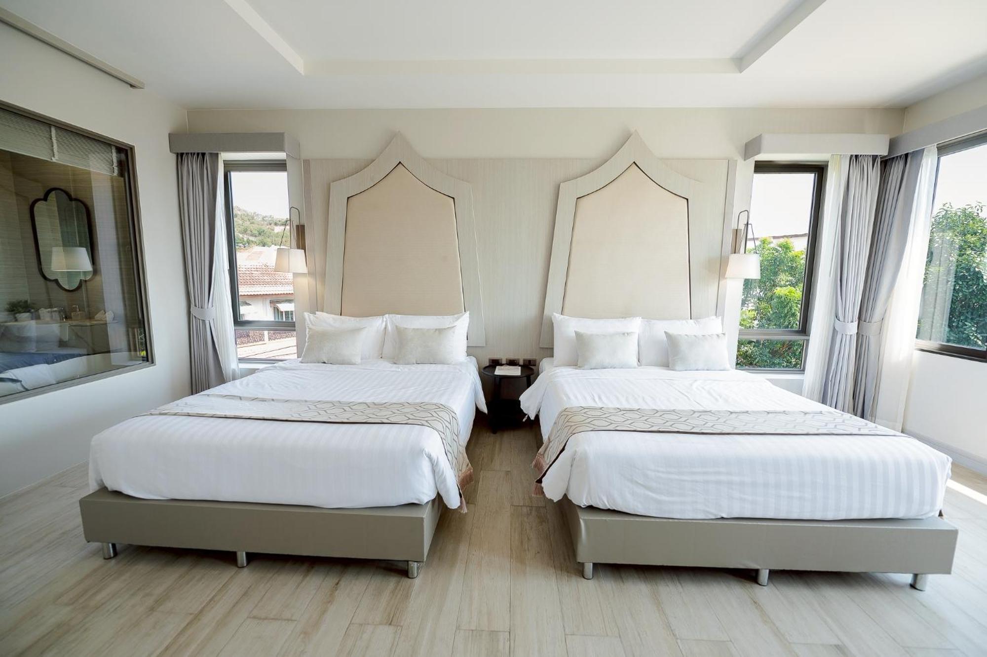 The Navy House Hotel Sattahip Exterior photo