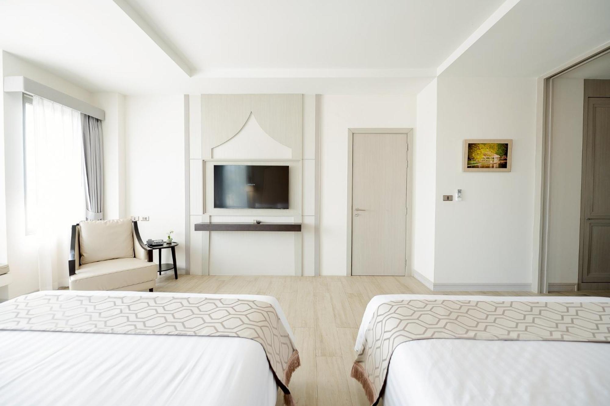The Navy House Hotel Sattahip Exterior photo