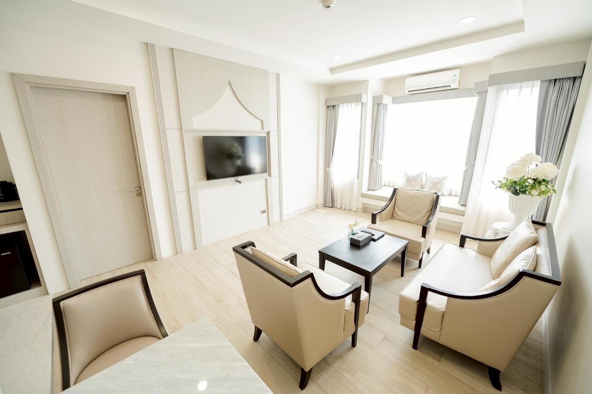 The Navy House Hotel Sattahip Exterior photo