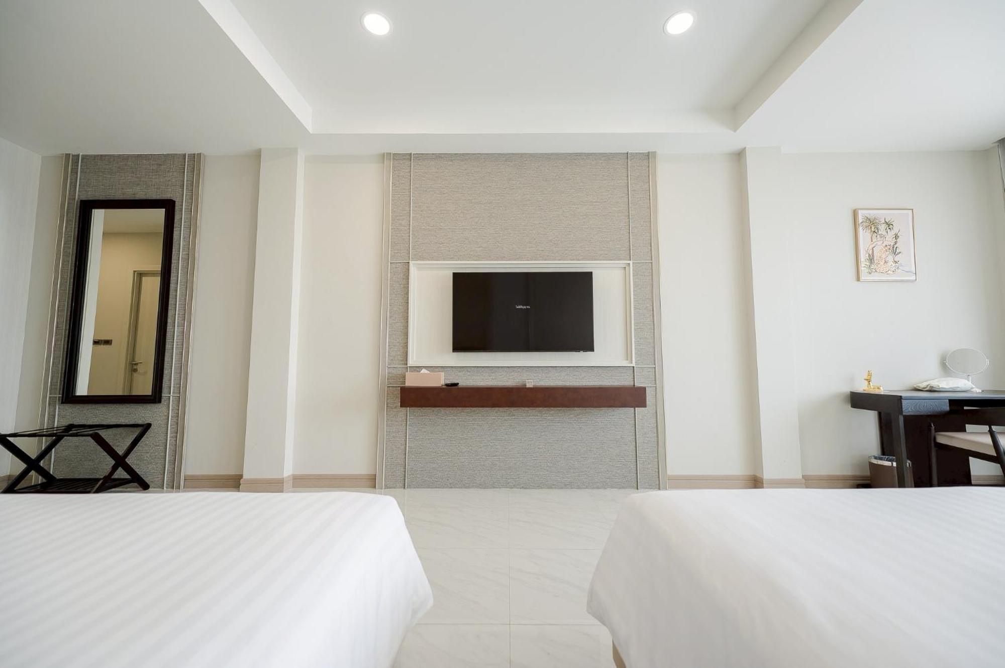 The Navy House Hotel Sattahip Exterior photo