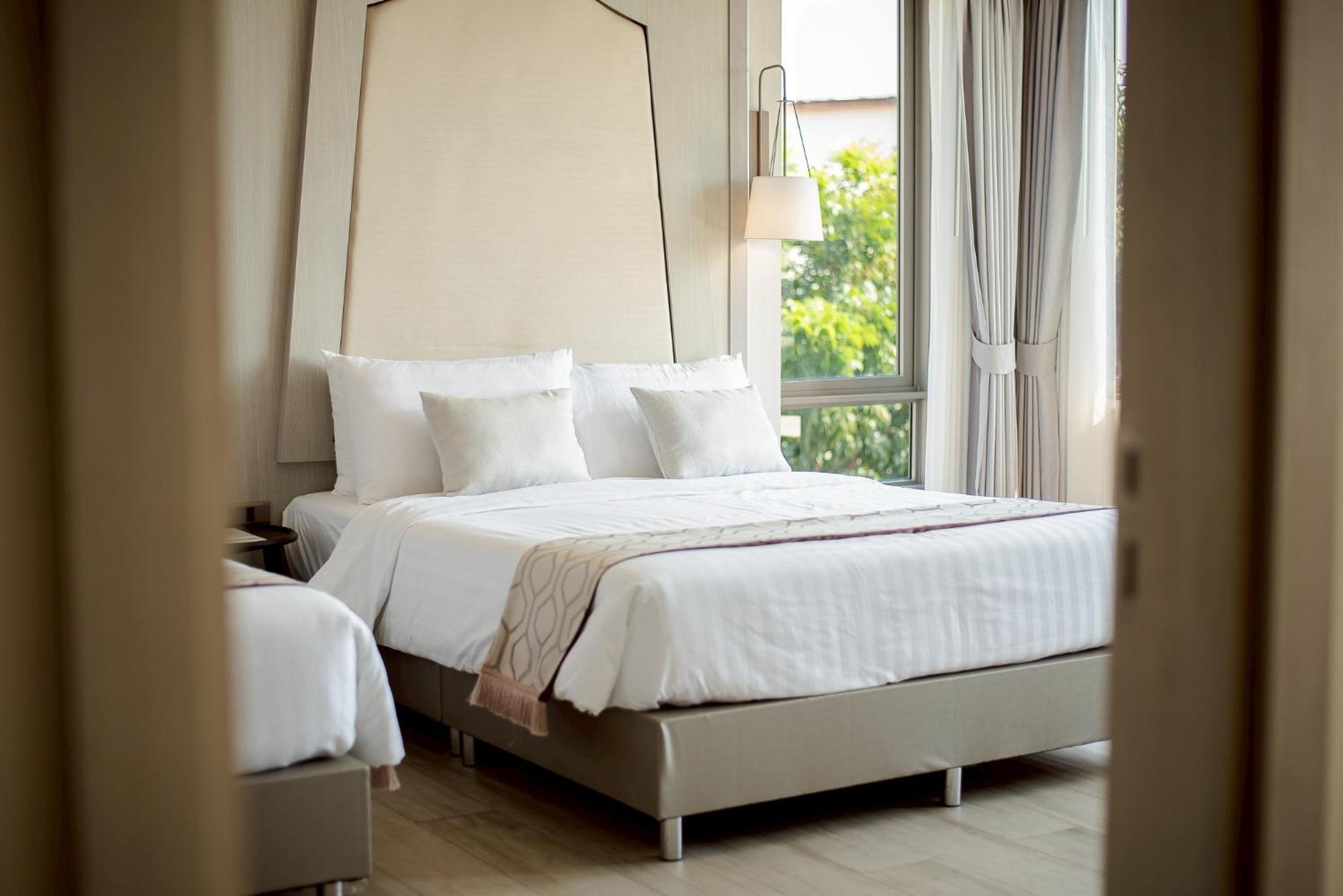 The Navy House Hotel Sattahip Exterior photo