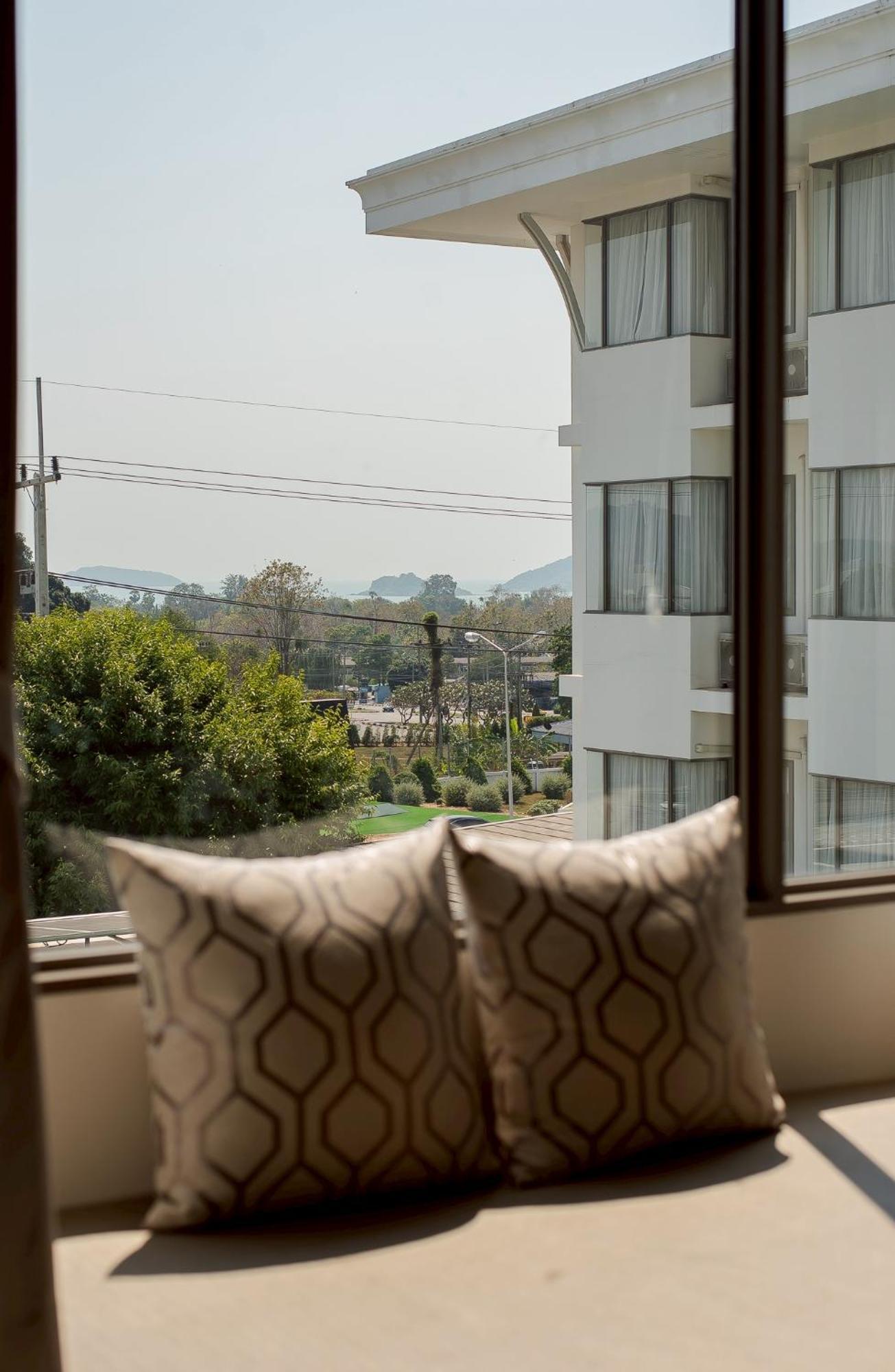 The Navy House Hotel Sattahip Exterior photo