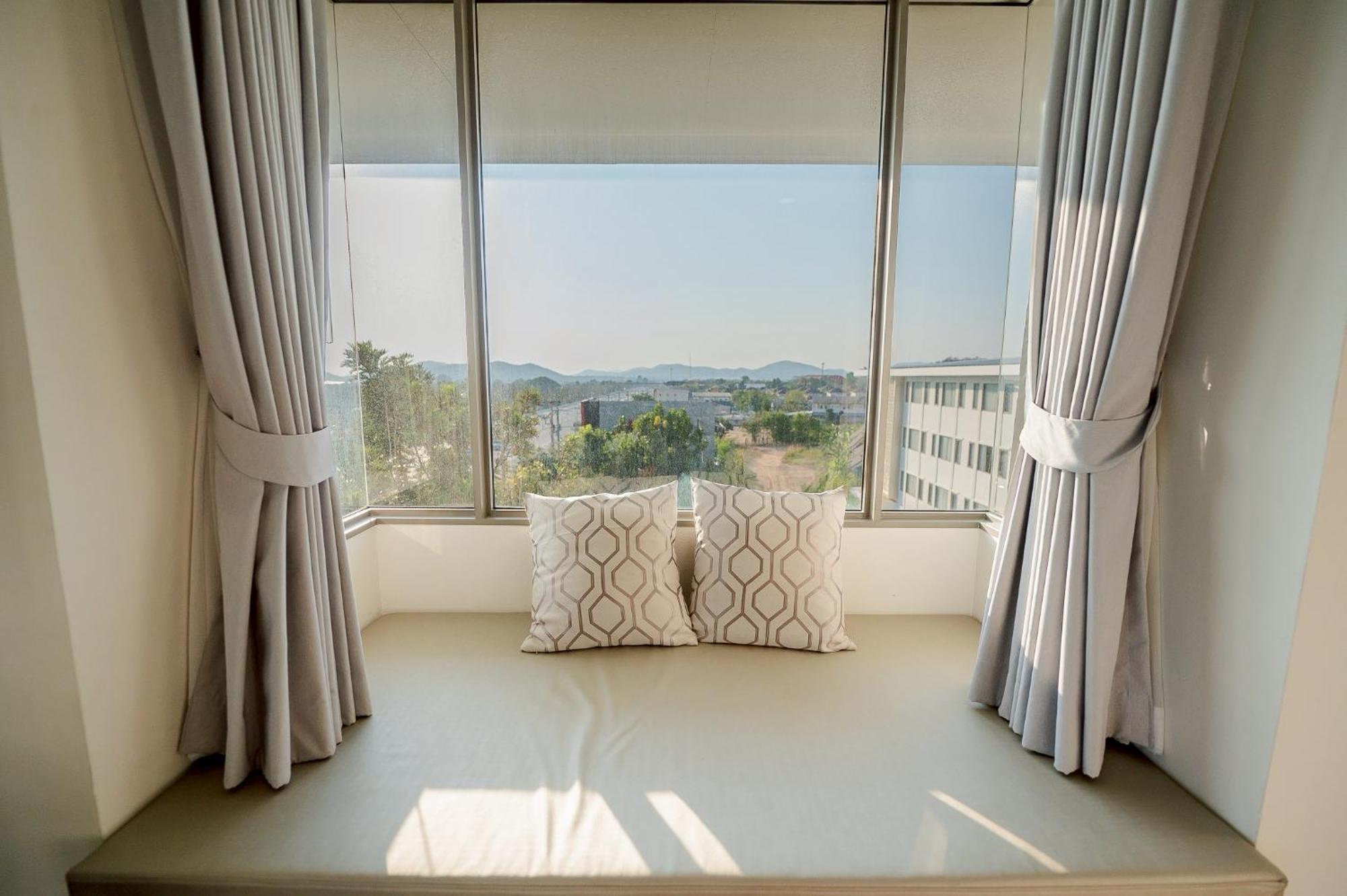 The Navy House Hotel Sattahip Exterior photo