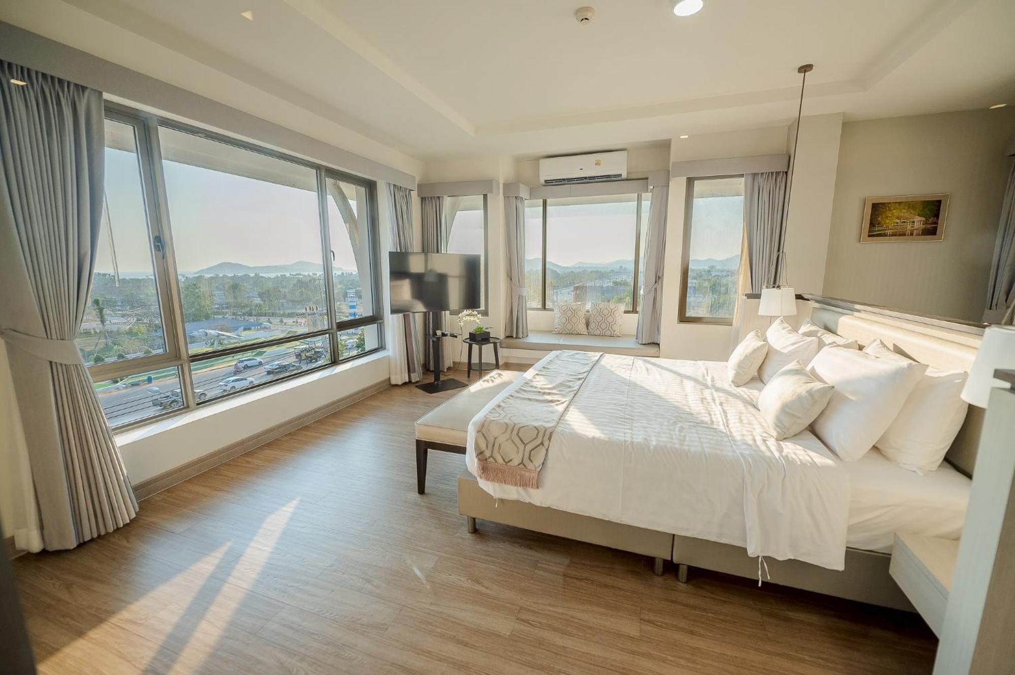 The Navy House Hotel Sattahip Exterior photo