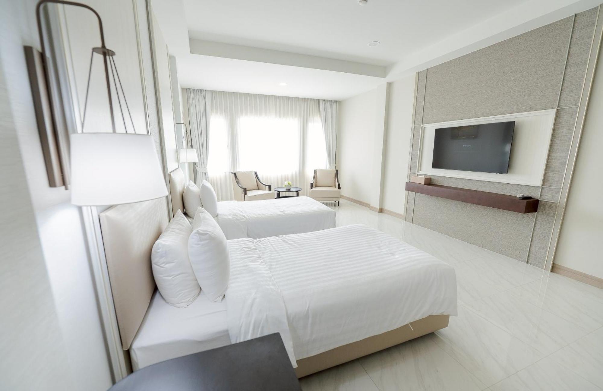 The Navy House Hotel Sattahip Exterior photo