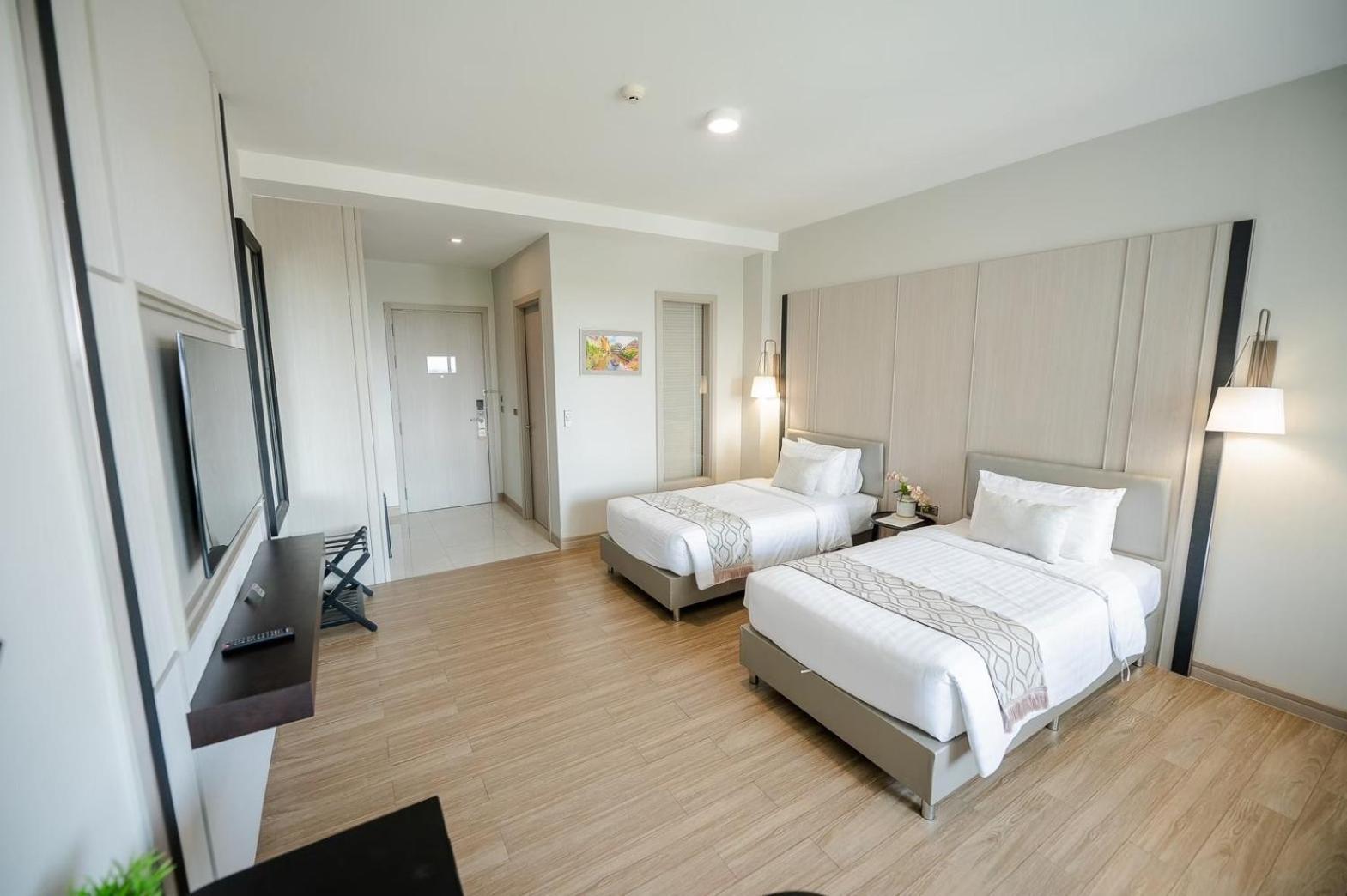 The Navy House Hotel Sattahip Exterior photo