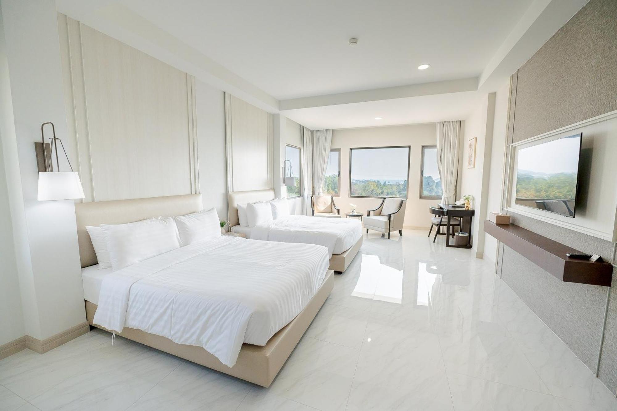 The Navy House Hotel Sattahip Exterior photo