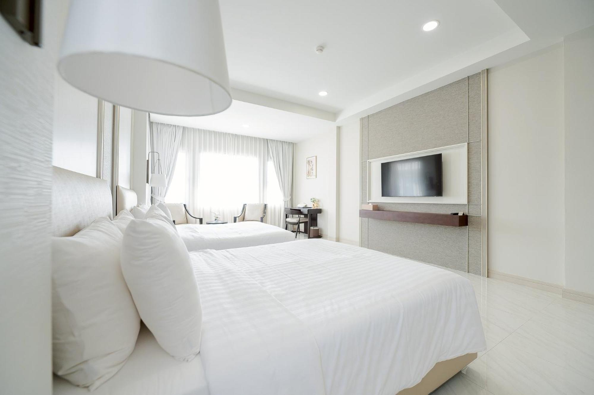 The Navy House Hotel Sattahip Exterior photo