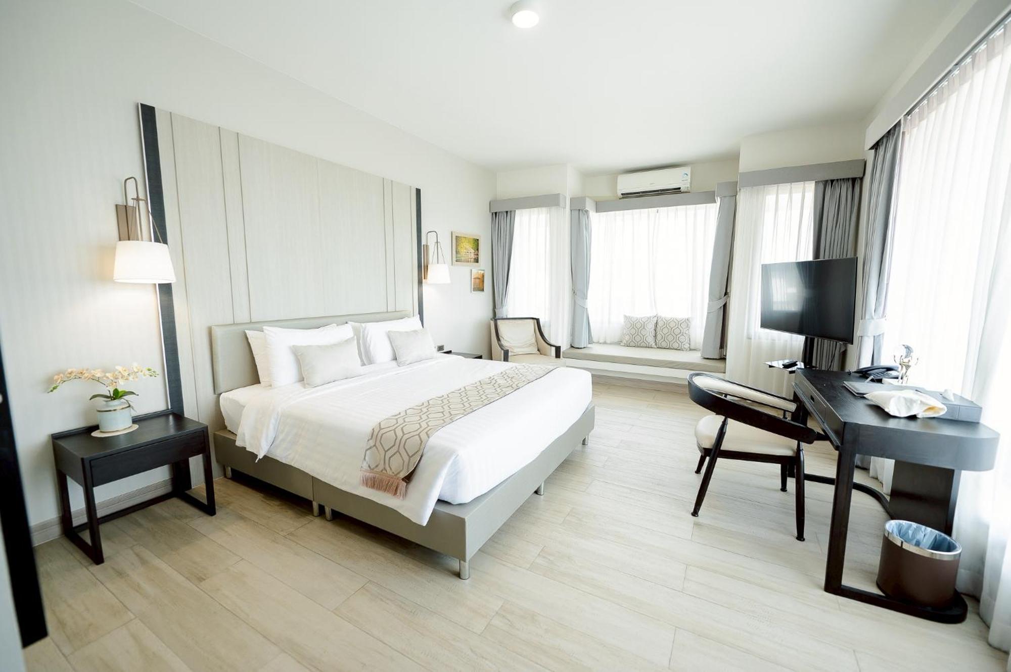 The Navy House Hotel Sattahip Exterior photo