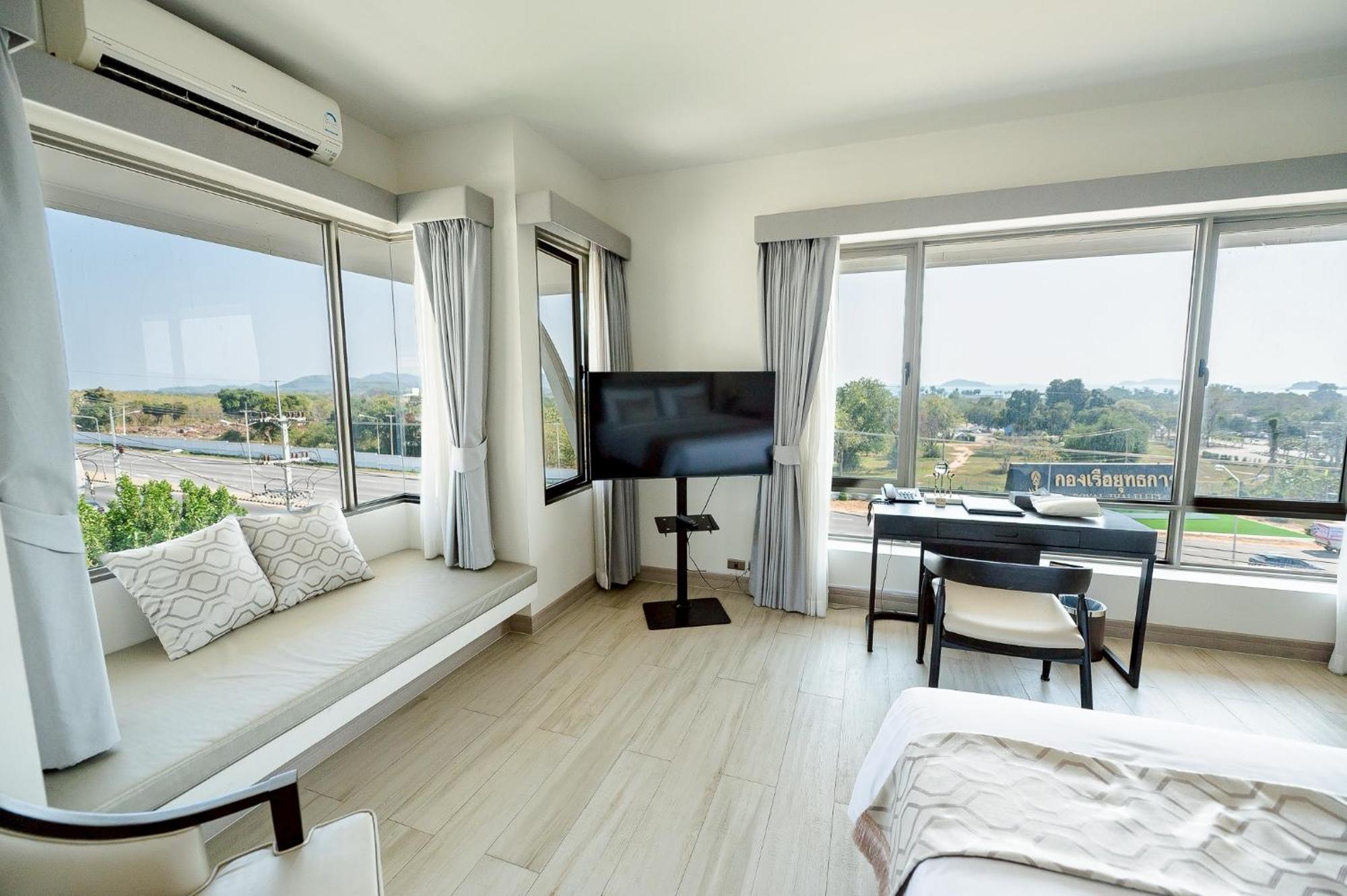 The Navy House Hotel Sattahip Exterior photo