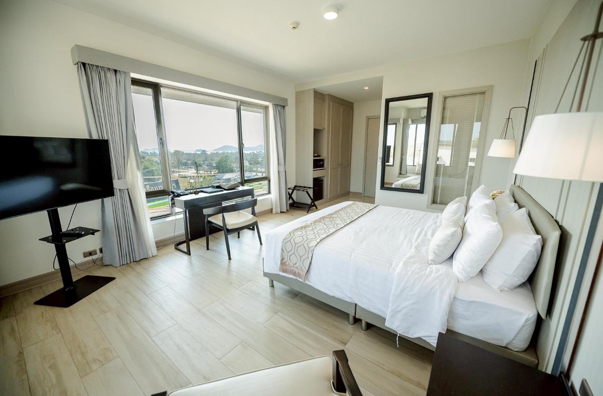 The Navy House Hotel Sattahip Exterior photo