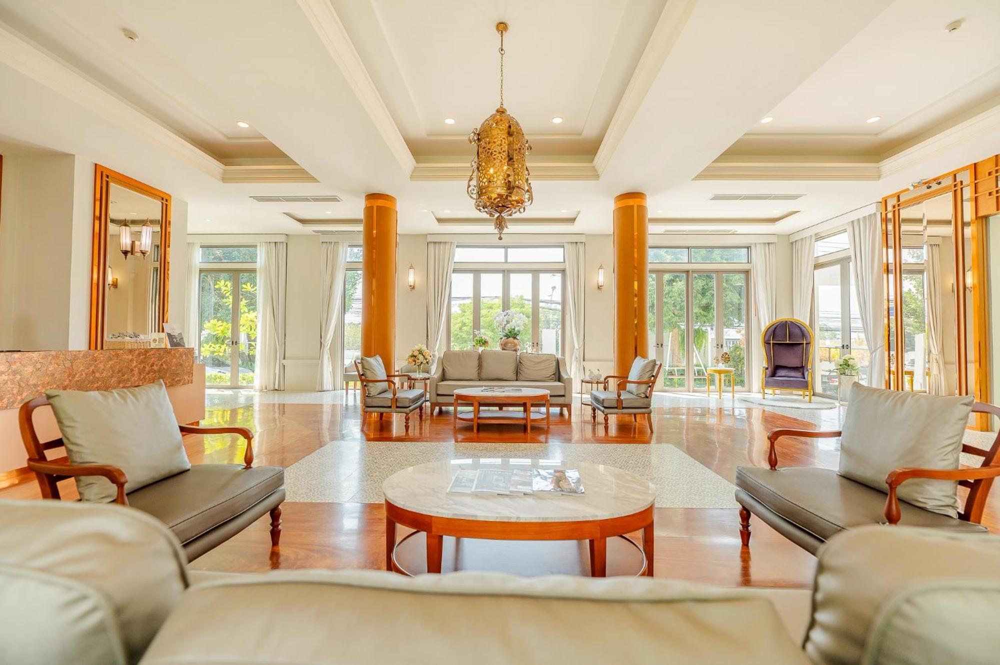 The Navy House Hotel Sattahip Exterior photo