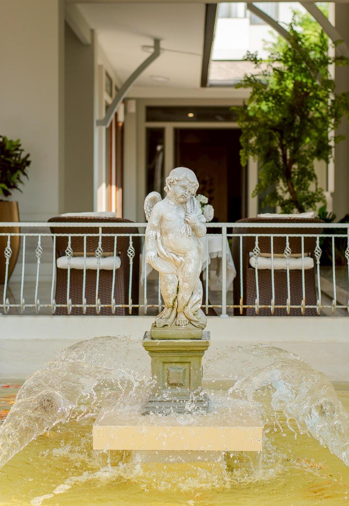 The Navy House Hotel Sattahip Exterior photo