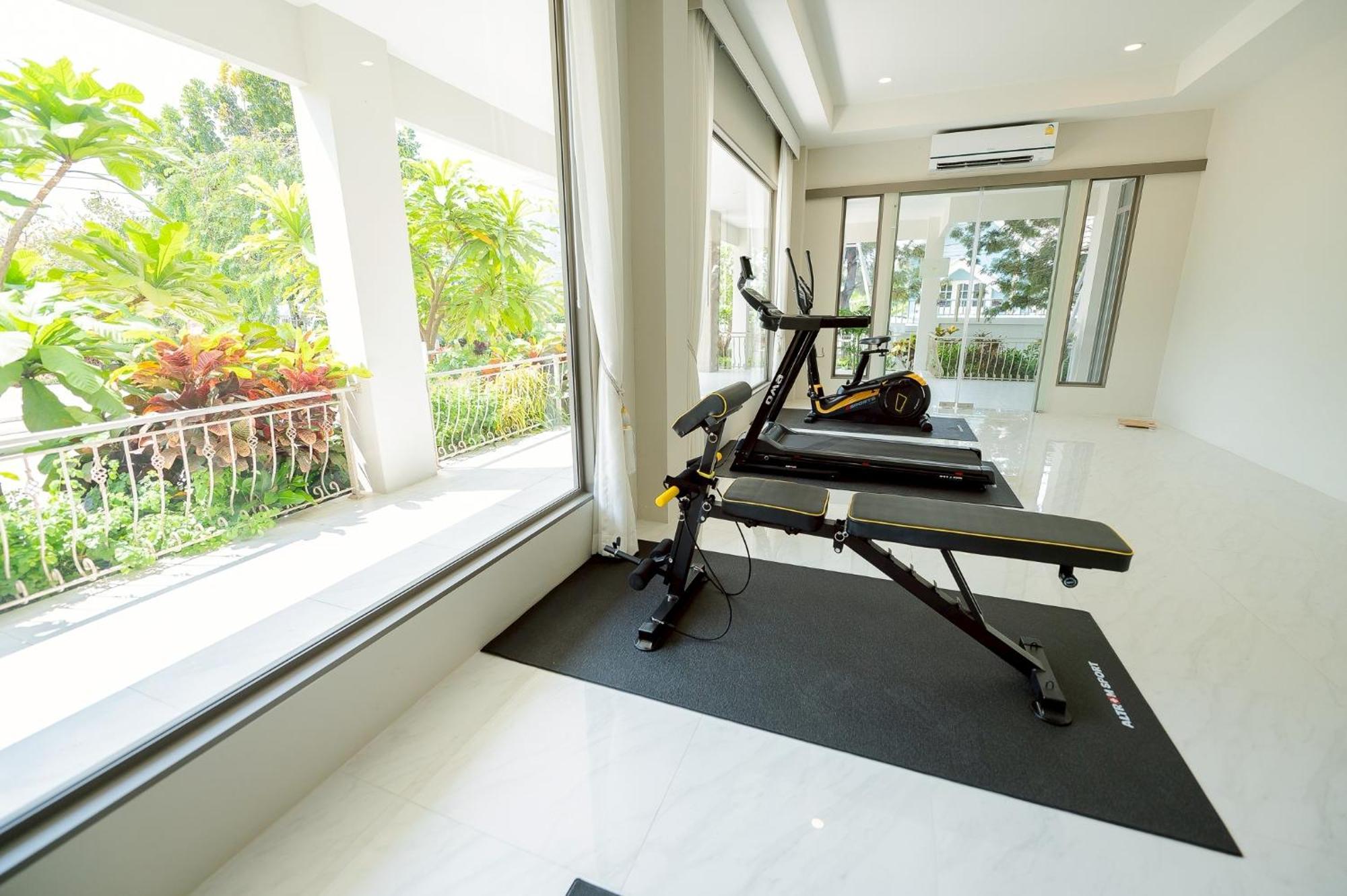 The Navy House Hotel Sattahip Exterior photo